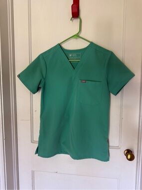 FIGS V-Neck Scrub Top in Surgical Green